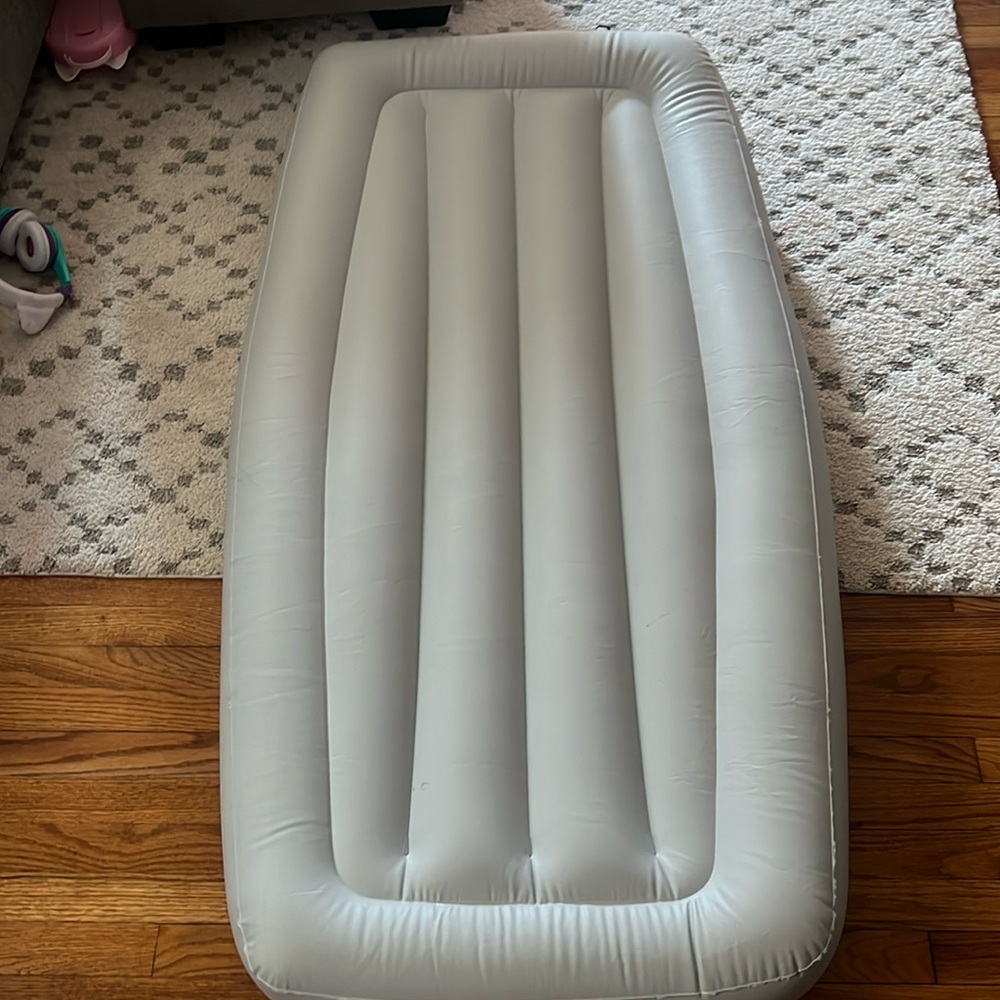Kids blow up bed
